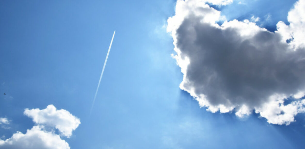 jet-stream-and-sun-behind-clouds